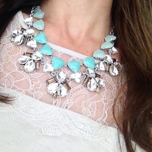 :: Stella & Dot🧞‍♂️Aqua Ombré Somervell Necklace - Picture 5 of 16